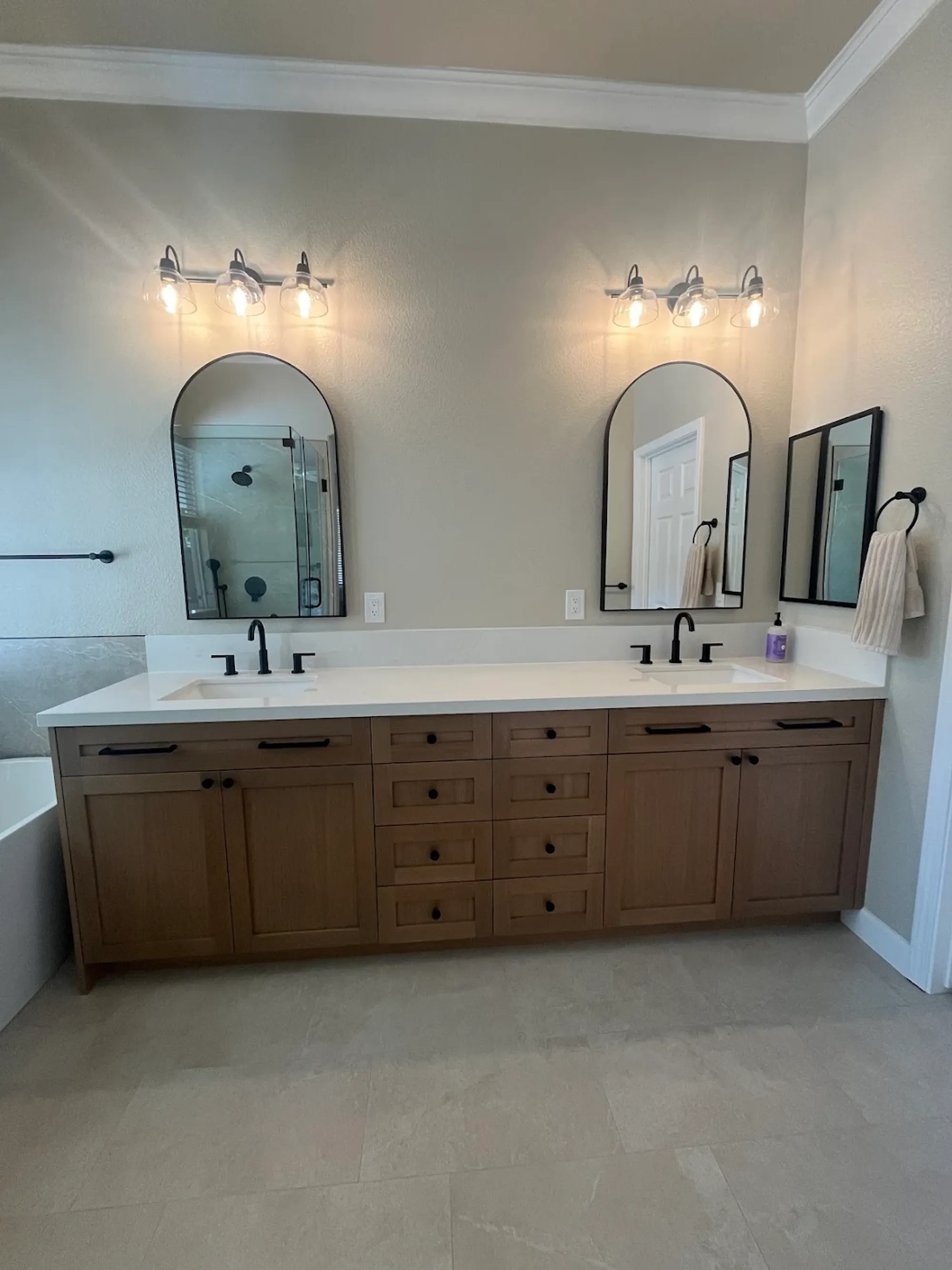 Wall-mounted bathroom vanity with double sink